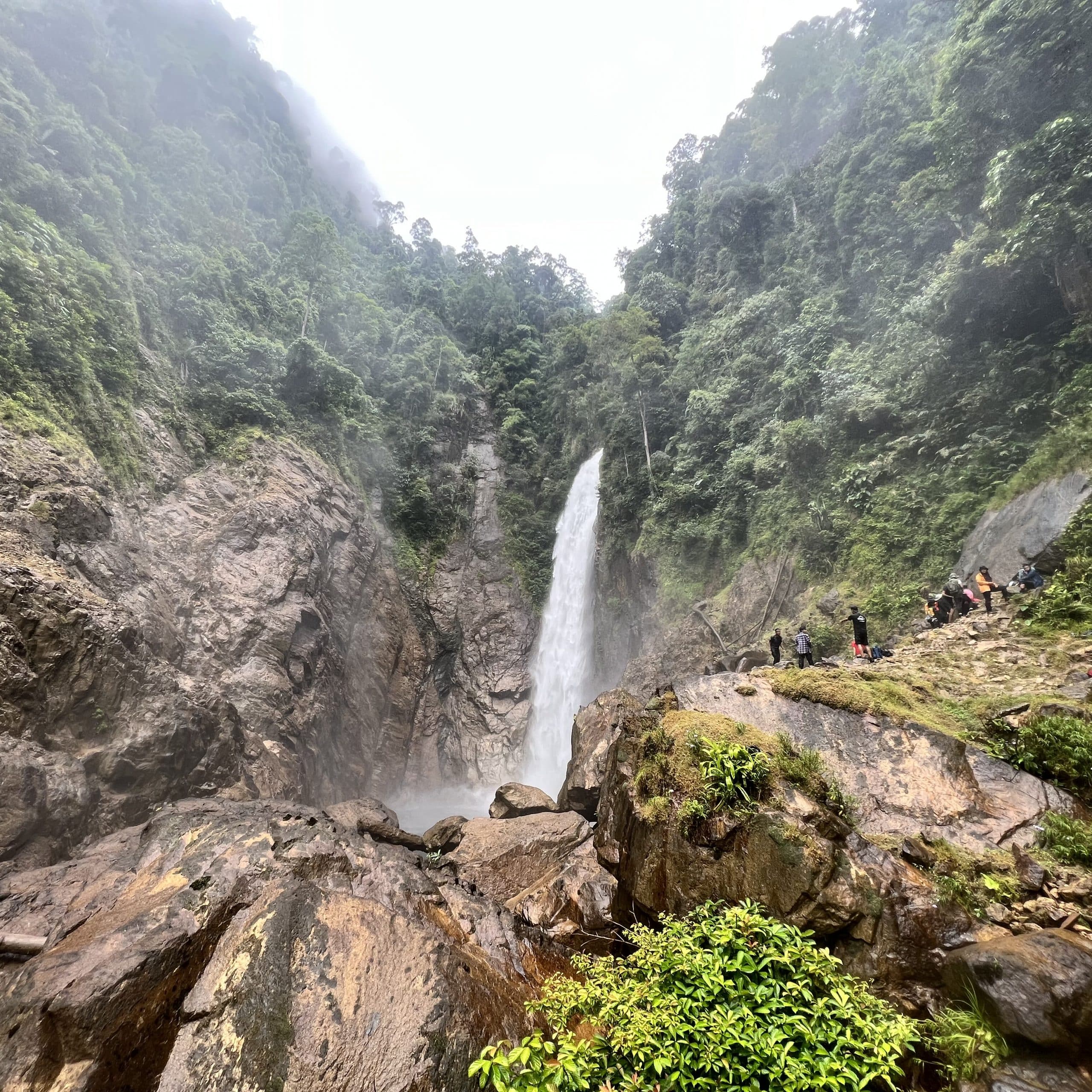 Berdebu Waterfall – Open Trip